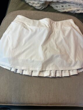 New. Crazy yoga Tennis Skirt with Pleated Hem size small